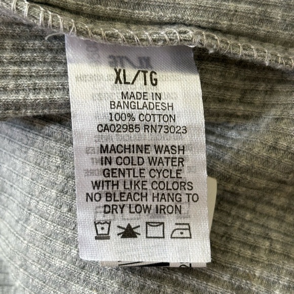 NWT Aeropostale Women’s grey button up crop top. Size Extra Large - Picture 7 of 7